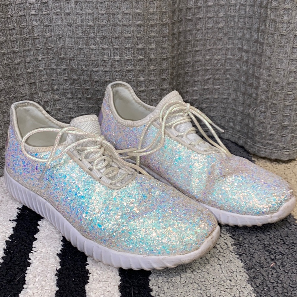Sparkle tennis shoes✨